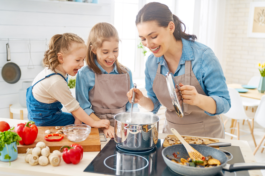 healthy family eating